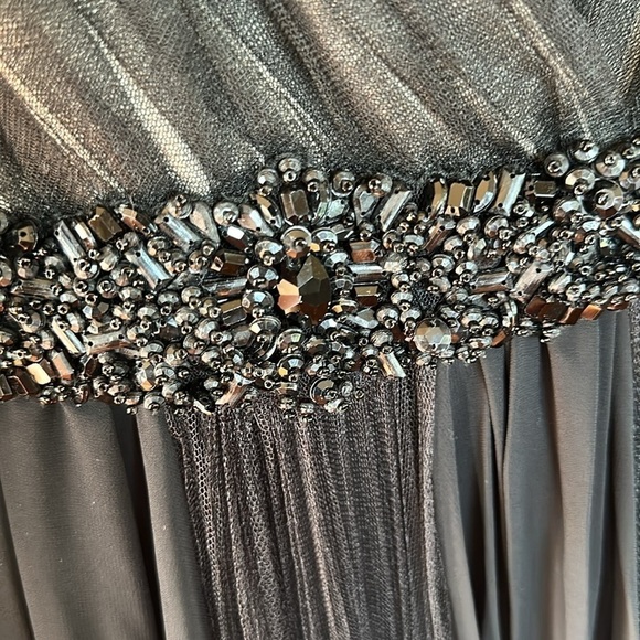 Badgley Mischka
Black Pleated Gown size 6 - Picture 9 of 12